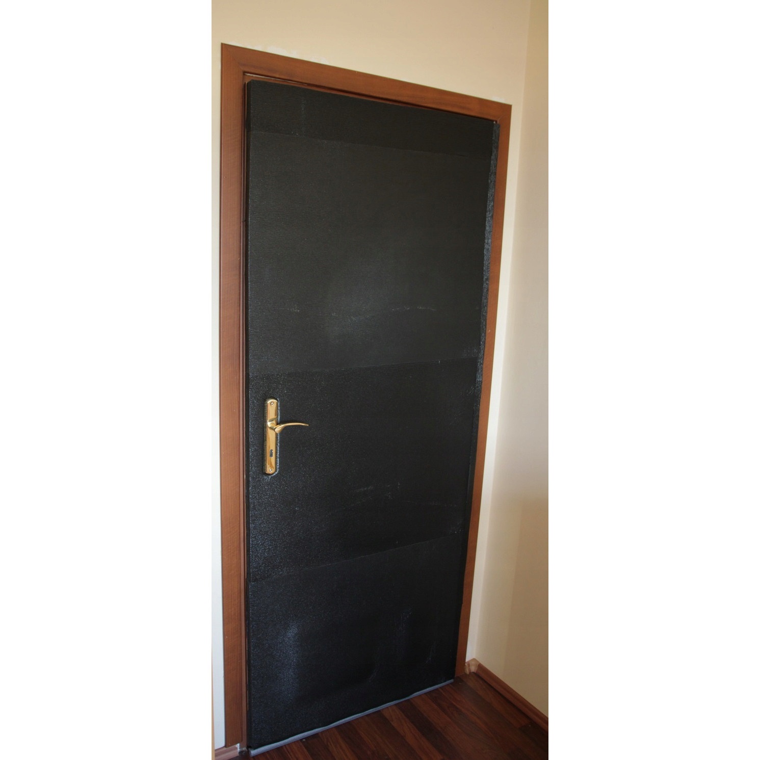 Öntapadó hangszigetelő szőnyeg 50mm 25x100cm LT50 csillapító hab omegamix.hu